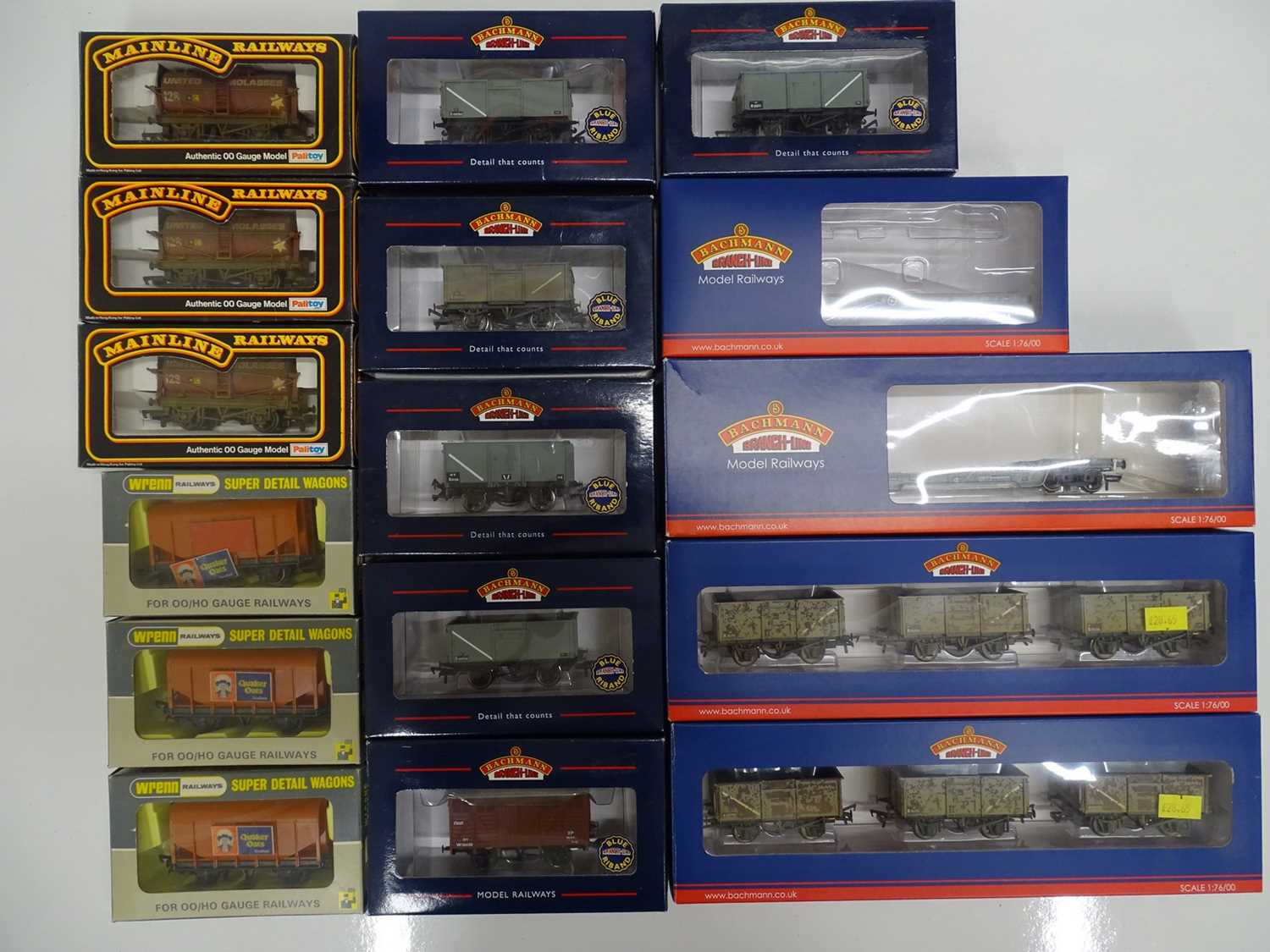 Lot 446 - A mixed group of OO gauge wagons by BACHMANN,...