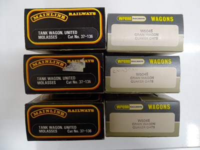 Lot 446 - A mixed group of OO gauge wagons by BACHMANN,...