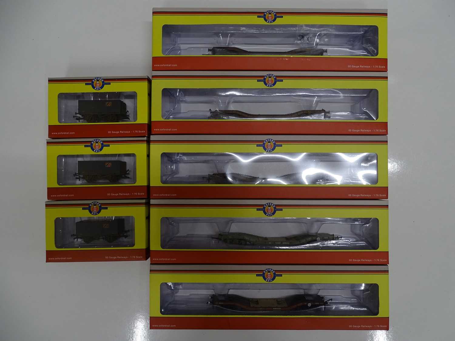 Lot 447 - A group of OXFORD RAIL OO gauge Warwell and...