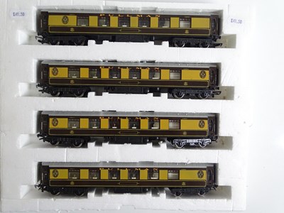 Lot 464 - A group of HORNBY OO gauge Pullman coaches...