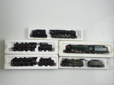 Lot 468 - A group of part boxed OO gauge steam...