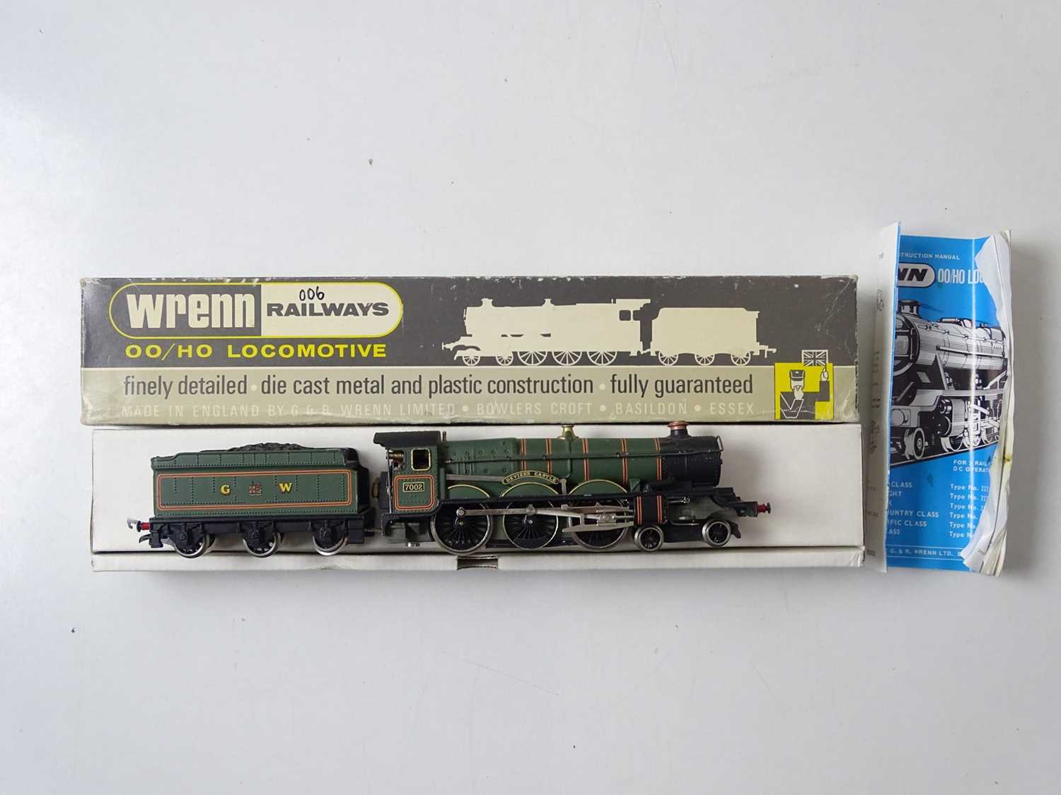 Lot 500 - A WRENN OO gauge W2222 Castle Class steam...