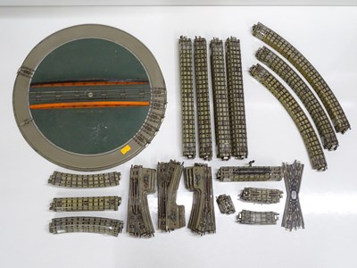 Lot 502 - A group of unboxed HORNBY DUBLO 3-rail OO...