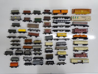 Lot 505 - A large quantity of OO gauge wagons by various...