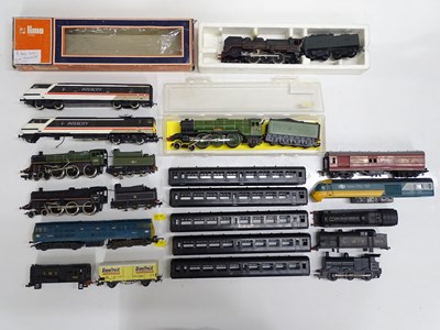 Lot 506 - A group of OO gauge locos, coaches and wagons...