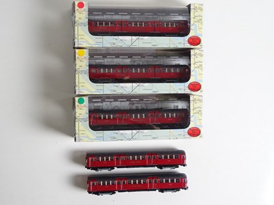 Lot 512 - A group of EFE OO gauge Piccadilly Line 1938...