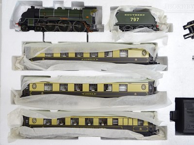 Lot 531 - A HORNBY OO gauge R1118 'The Southern Belle'...