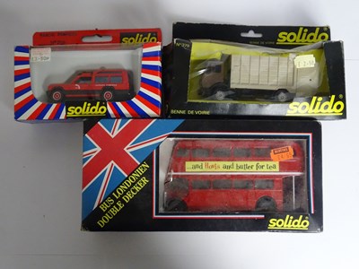 Lot 91 - A group of mixed scale diecast models of cars,...