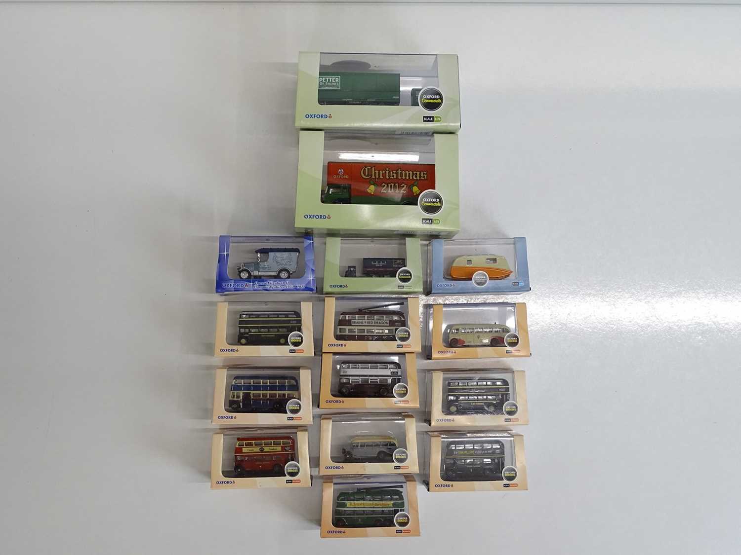 Lot 96 - A group of OXFORD DIECAST OO and N Scale buses...