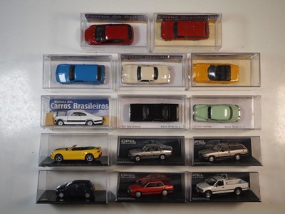 Lot 242 - A group of 1:43 scale models to include CARROS...