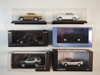 Lot 274 - A group of 1:43 scale boxed and unboxed models...