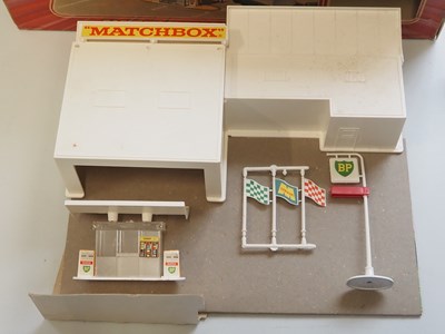 Lot 143 - A MATCHBOX G1 Service Station Superset,...