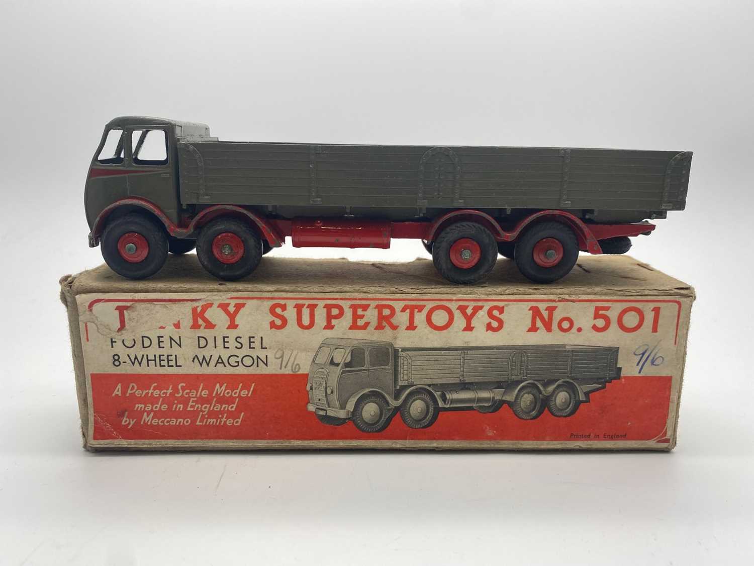 Lot 162 - A DINKY No 501 Foden (Type 1) Diesel 8-wheel...