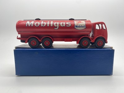 Lot 164 - A DINKY No 941 Foden (Type 2 cab) "Mobilgas"...