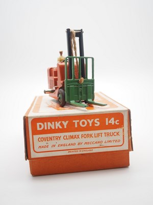 Lot 166 - A group of DINKY toys comprising a 564...
