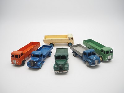 Lot 195 - A group of DINKY trucks comprising 3 x 25r...