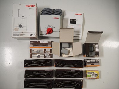 Lot 316 - A group of MARKLIN Z gauge boxed track and...