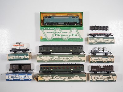 Lot 329 - A group of boxed HORNBY-ACHO HO gauge rolling...