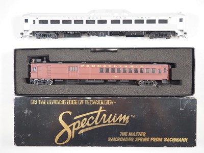 Lot 338 - A pair of American outline HO gauge railcars...