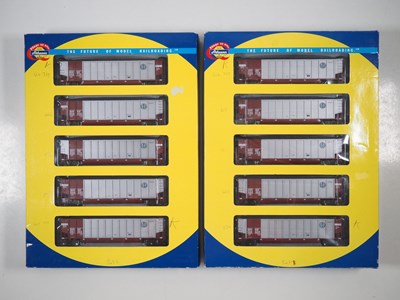 Lot 366 - A pair of ATHEARN American outline HO gauge...