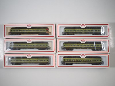 Lot 370 - A rake of BACHMANN Canadian outline HO gauge...