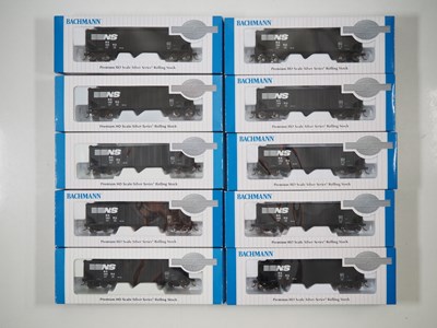 Lot 386 - A rake of BACHMANN American outline HO gauge 3...