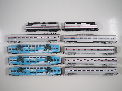 Lot 392 - A group of American outline HO gauge...