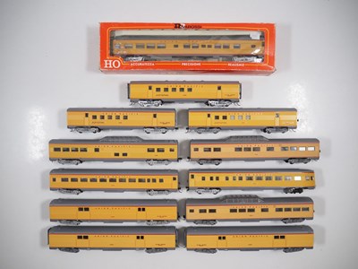 Lot 398 - A large rake of HO gauge American outline...