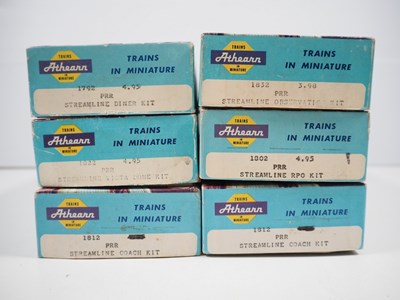 Lot 400 - A group of American outline HO gauge...