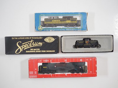 Lot 409 - A group of American outline HO gauge boxed...