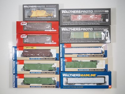 Lot 420 - A group of American outline HO gauge 60' box...