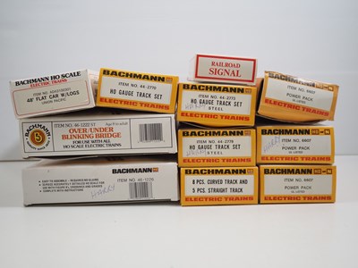 Lot 425 - A group of BACHMANN American outline HO gauge...