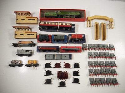 Lot 448 - A group of boxed and unboxed HORNBY DUBLO OO...