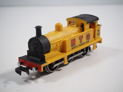 Lot 459 - A WRENN OO Gauge W2202 R1 class steam tank...