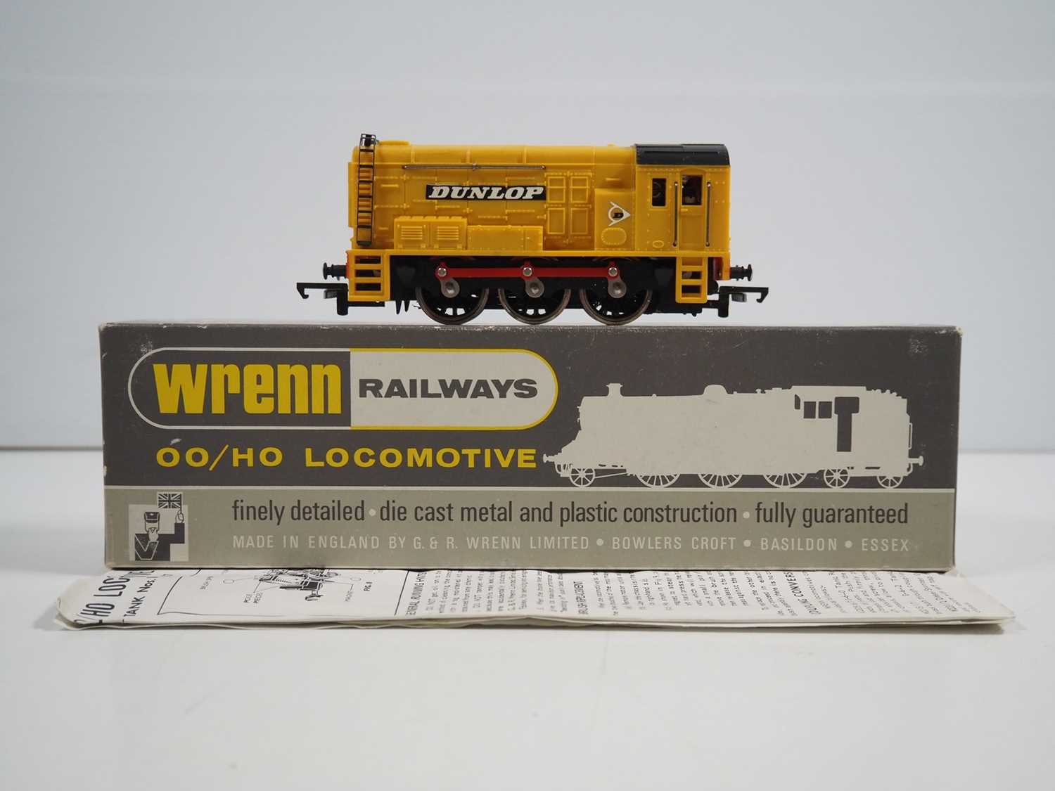 Lot 480 - A WRENN W2243 OO gauge class 08 diesel...