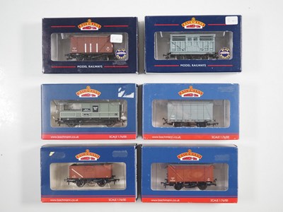 Lot 487 - A group of BACHMANN OO gauge wagons, various...