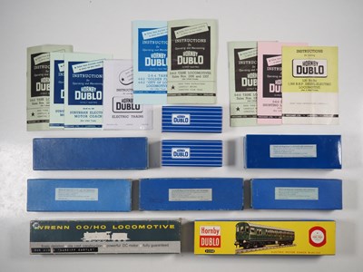 Lot 492 - A group of empty boxes and instruction manuals...