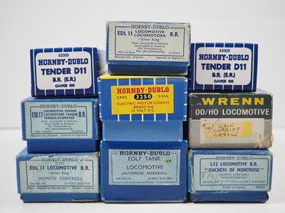 Lot 492 - A group of empty boxes and instruction manuals...