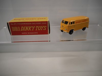 Lot 5 - A group of DUBLO DINKY vans comprising boxed...