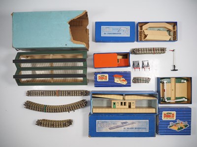 Lot 505 - A group of HORNBY DUBLO OO gauge accessories,...