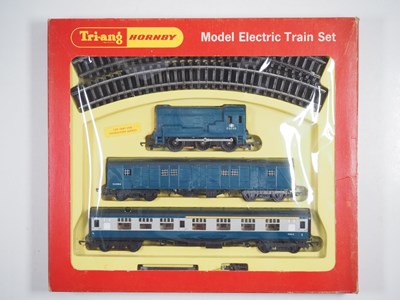 Lot 507 - A TRI-ANG HORNBY OO gauge RS7 Local Passenger...