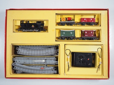 Lot 508 - A TRI-ANG OO gauge R3X Goods Train set with...