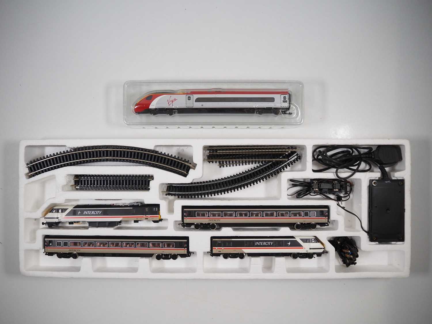 Lot 515 A HORNBY R696 Intercity 225 train set A/F