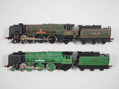 Lot 525 - A pair of WRENN OO gauge Rebuilt Bulleid...