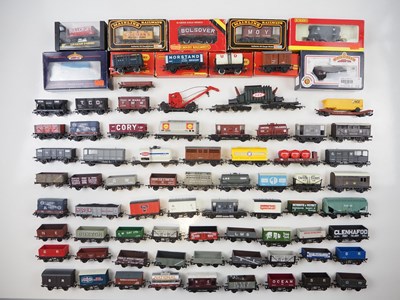 Lot 527 - A large quantity of boxed and unboxed OO gauge...