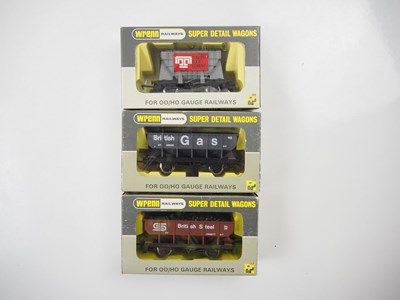 Lot 535 - A group of rarer issue WRENN OO gauge cement...