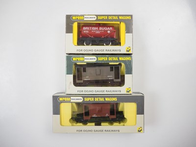 Lot 536 - A group of rarer issue WRENN OO gauge tank...