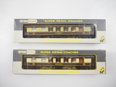 Lot 538 - A pair of WRENN OO gauge Pullman cars...