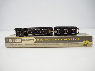 Lot 544 - A WRENN OO gauge W2221A Castle class steam...