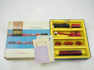 Lot 565 - A HORNBY DUBLO OO gauge 2049 2-rail Breakdown...